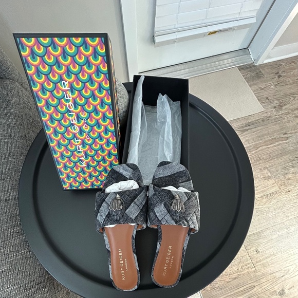 Kurt Geiger Denim Flat Sandal🖤🩶 - Picture 1 of 10